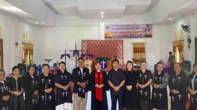 Wabup Dony Lumenta Peringati Jumat Agung di Gereja Syalom Mogoyunggung