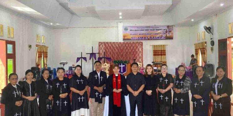 Wabup Dony Lumenta Peringati Jumat Agung di Gereja Syalom Mogoyunggung
