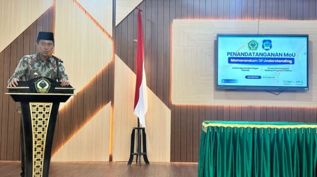Bupati Bolaang Mongondow Selatan bersama Rektor IAIN Manado menandatangani Nota Kesepahaman (MoU) dan Perjanjian Kerja Sama (PKS) di Gedung Rektorat IAIN Manado, Kamis, 30 Oktober 2025. (Foto: Rifal)