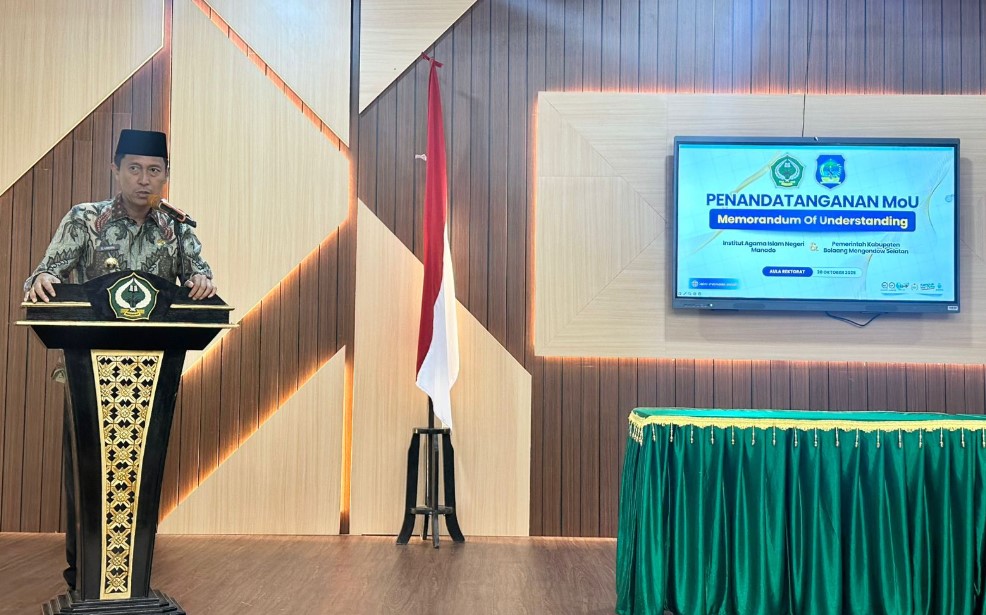 Bupati Bolaang Mongondow Selatan bersama Rektor IAIN Manado menandatangani Nota Kesepahaman (MoU) dan Perjanjian Kerja Sama (PKS) di Gedung Rektorat IAIN Manado, Kamis, 30 Oktober 2025. (Foto: Rifal)