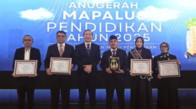 Bupati Bolmong Terima Anugerah Mapalus di Bidang Pendidikan