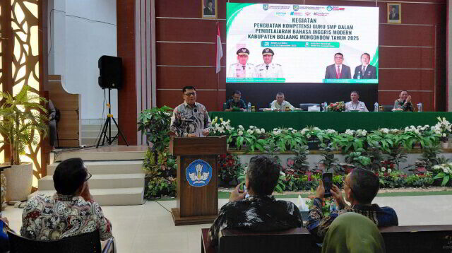 Sekda Bolmong Abdullah Mokoginta Buka Kompetensi Guru Bahasa Inggris