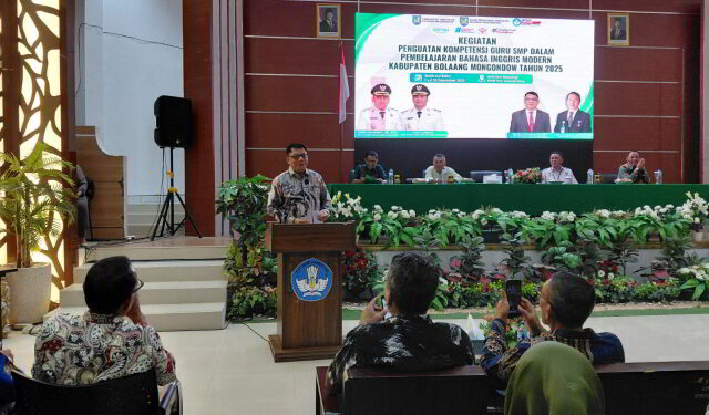 Sekda Bolmong Abdullah Mokoginta Buka Kompetensi Guru Bahasa Inggris